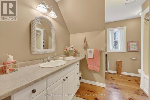 26 Paddy Dunn'S Circle, Springwater, ON - Indoor Photo Showing Bathroom