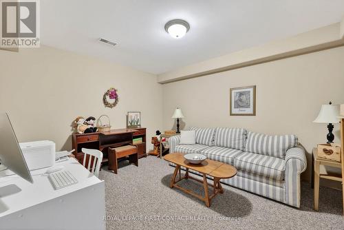 26 Paddy Dunn'S Circle, Springwater, ON - Indoor Photo Showing Living Room