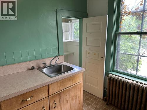 815 Baker Street, Nelson, BC - Indoor
