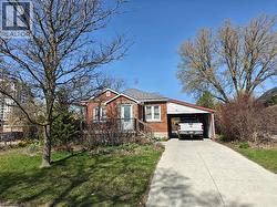 18 DUNBAR Road S  Waterloo, ON N2L 2E1