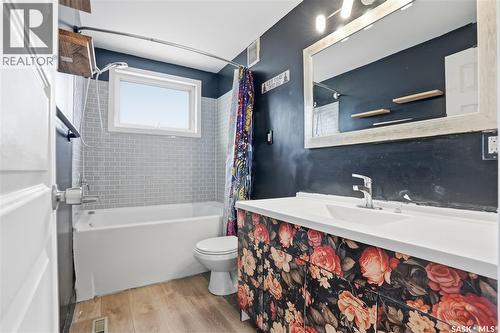 4 Dunning Crescent, Saskatoon, SK - Indoor Photo Showing Bathroom
