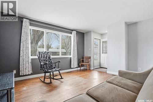 4 Dunning Crescent, Saskatoon, SK - Indoor Photo Showing Living Room