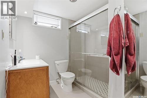 4 Dunning Crescent, Saskatoon, SK - Indoor Photo Showing Bathroom