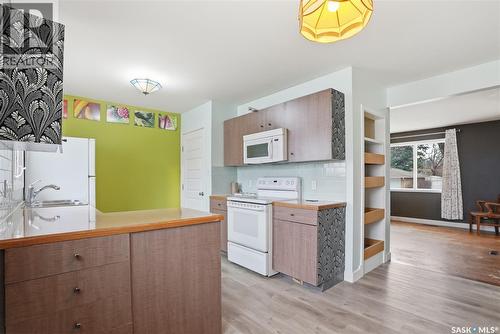 4 Dunning Crescent, Saskatoon, SK - Indoor Photo Showing Kitchen
