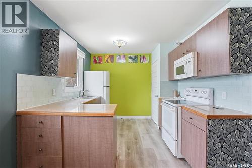 4 Dunning Crescent, Saskatoon, SK - Indoor Photo Showing Kitchen