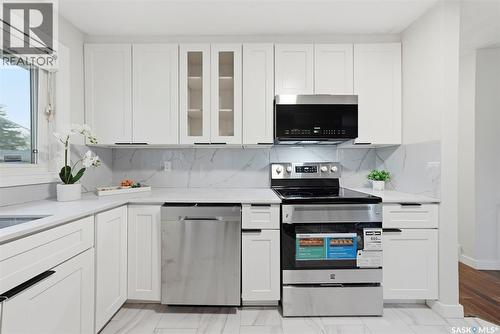 3581 33Rd Street W, Saskatoon, SK - Indoor Photo Showing Kitchen