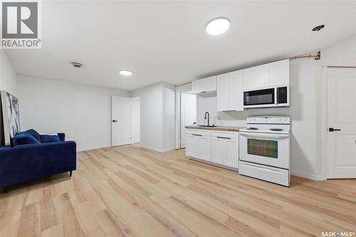 3581 33Rd Street W, Saskatoon, SK - Indoor Photo Showing Kitchen
