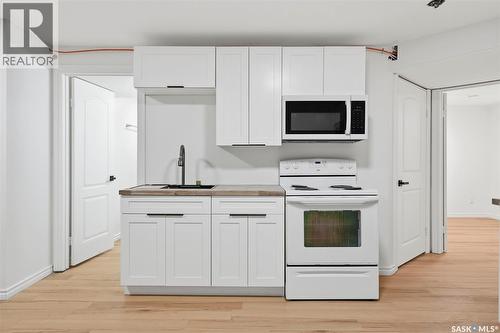 3581 33Rd Street W, Saskatoon, SK - Indoor Photo Showing Kitchen