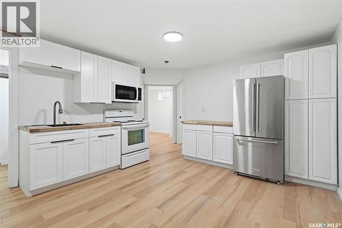 3581 33Rd Street W, Saskatoon, SK - Indoor Photo Showing Kitchen