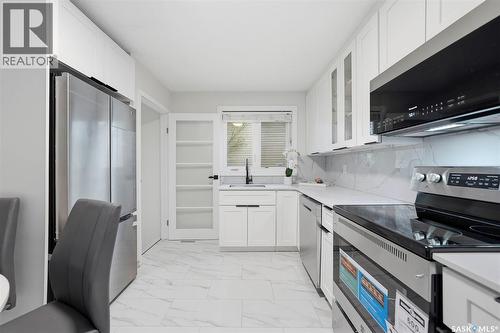 3581 33Rd Street W, Saskatoon, SK - Indoor Photo Showing Kitchen