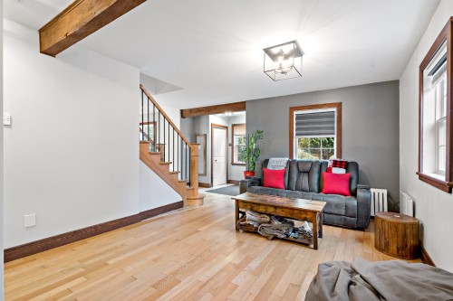 Salon - 116 Rue De L'Église, Labelle, QC 
