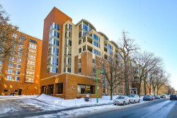 409-30 Ch. Bates Montréal (Outremont), QC H2V 4T4