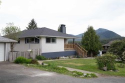231 Otter St Ucluelet, BC V0R 3A0