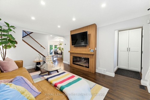 198 East 19Th Street, Hamilton, ON - Indoor Photo Showing Living Room With Fireplace