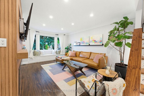 198 East 19Th Street, Hamilton, ON - Indoor Photo Showing Living Room