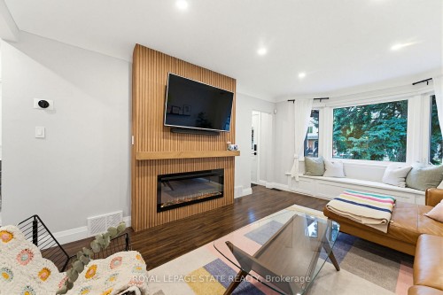 198 East 19Th Street, Hamilton, ON - Indoor Photo Showing Living Room With Fireplace