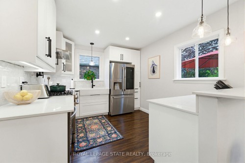 198 East 19Th Street, Hamilton, ON - Indoor Photo Showing Kitchen With Upgraded Kitchen