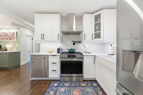 198 East 19Th Street, Hamilton, ON - Indoor Photo Showing Kitchen With Upgraded Kitchen