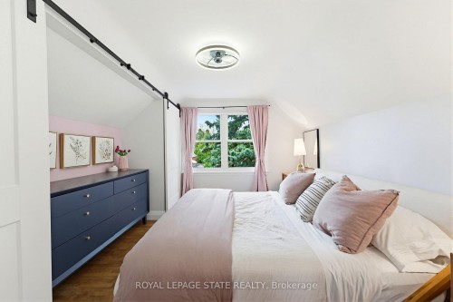 198 East 19Th Street, Hamilton, ON - Indoor Photo Showing Bedroom