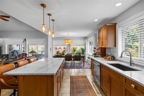 978 Cantebury Pl, Qualicum Beach, BC 