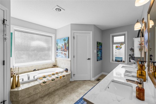 978 Cantebury Pl, Qualicum Beach, BC 