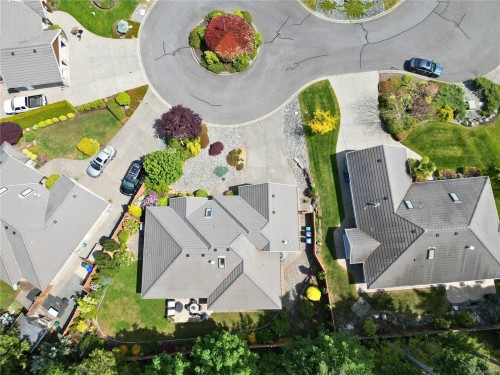 978 Cantebury Pl, Qualicum Beach, BC 