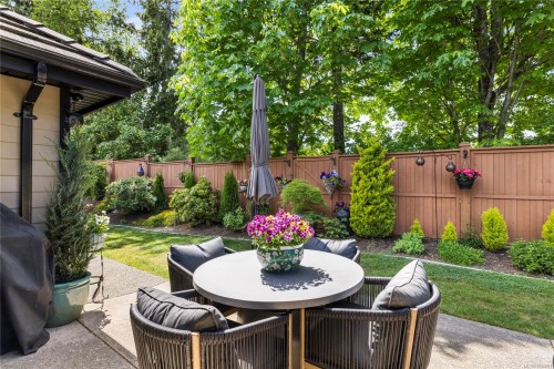 978 Cantebury Pl, Qualicum Beach, BC 