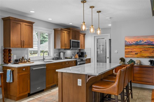 978 Cantebury Pl, Qualicum Beach, BC 