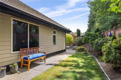 978 Cantebury Pl, Qualicum Beach, BC 