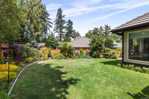 978 Cantebury Pl, Qualicum Beach, BC 