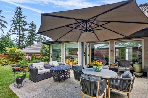 978 Cantebury Pl, Qualicum Beach, BC 