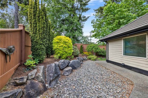 978 Cantebury Pl, Qualicum Beach, BC 
