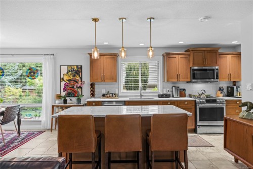978 Cantebury Pl, Qualicum Beach, BC 