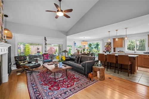 978 Cantebury Pl, Qualicum Beach, BC 