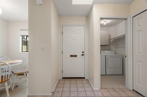 5-10008 Third St, Sidney, BC 