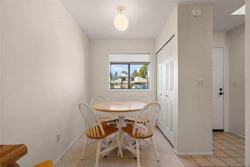 5-10008 Third St, Sidney, BC 
