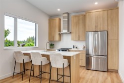 #302-7181 Lantzville Rd Lantzville, BC V0R 2H0