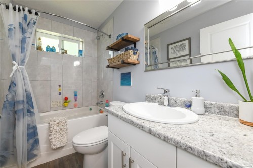 2126 Cypress Rd, Comox, BC 