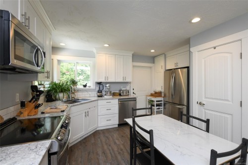 2126 Cypress Rd, Comox, BC 
