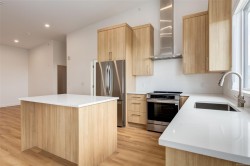 #304-7181 Lantzville Rd Lantzville, BC V0R 2H0