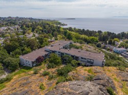 406-1433 Faircliff Lane Victoria, BC V8S 3J6