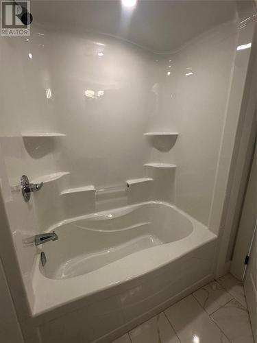 2 Knightsbridge Place, Paradise, NL - Indoor Photo Showing Bathroom