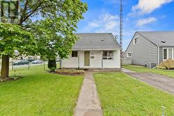 11 LINCOLN AVENUE St. Catharines (Oakdale), ON L2P 2J2