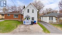 137 FOURTH AVENUE W  North Bay (Central), ON P1B 3M7