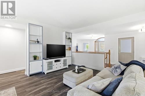 125 Picton Street E, Goderich (Goderich (Town)), ON - Indoor Photo Showing Living Room