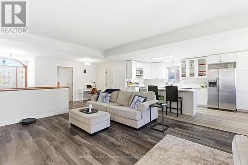 125 Picton Street E, Goderich (Goderich (Town)), ON - Indoor Photo Showing Living Room