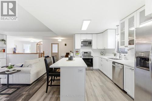 125 Picton Street E, Goderich (Goderich (Town)), ON - Indoor Photo Showing Kitchen With Upgraded Kitchen