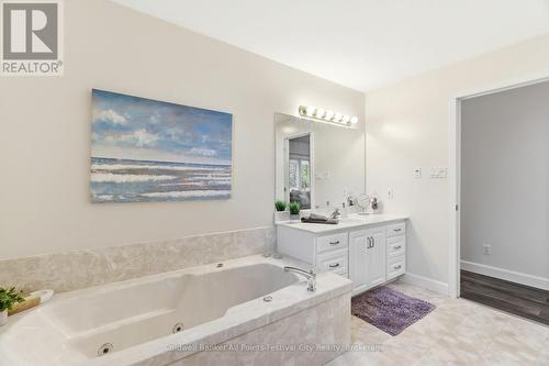 125 Picton Street E, Goderich (Goderich (Town)), ON - Indoor Photo Showing Bathroom