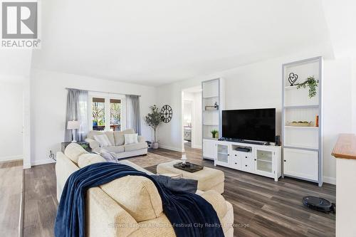 125 Picton Street E, Goderich (Goderich (Town)), ON - Indoor Photo Showing Living Room