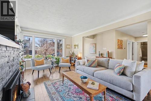 2149 Dublin Avenue, Ottawa, ON - Indoor Photo Showing Living Room